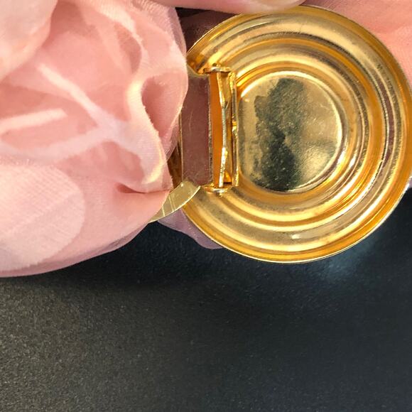 Pearl Scarf Clip, Gold Tone Circle Retro Vintage Office Siren Regency Retro - Picture 8 of 9